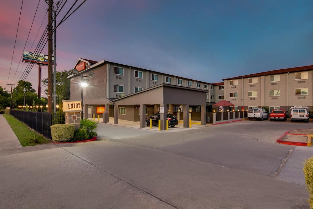 Orangewood Inn & Suites Midtown - photo 58