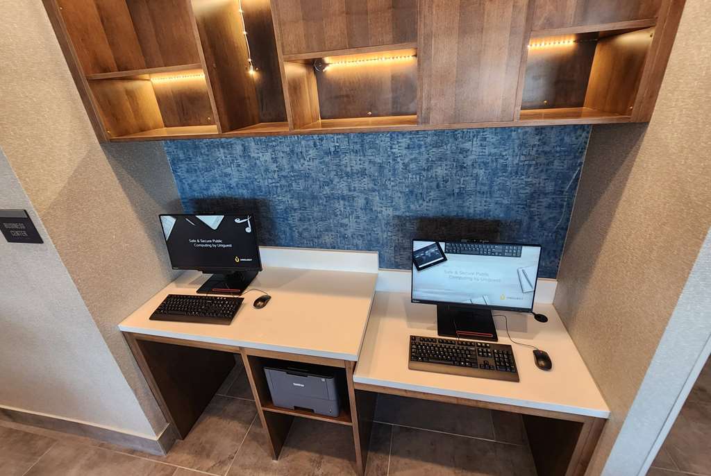 La Quinta Inn & Suites by Wyndham Del Rio - photo 63
