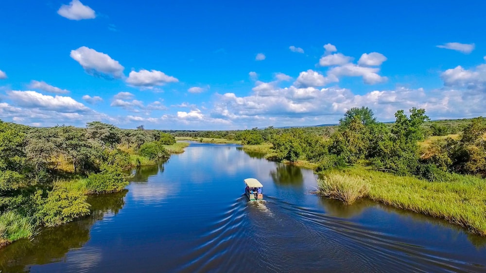Royal Morubisi Founder's Lodge — 4-Star Luxury Hotel in Lephalale, South Africa
