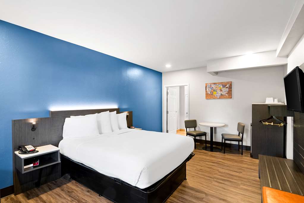 Econo Lodge Bethel Danbury - photo 8