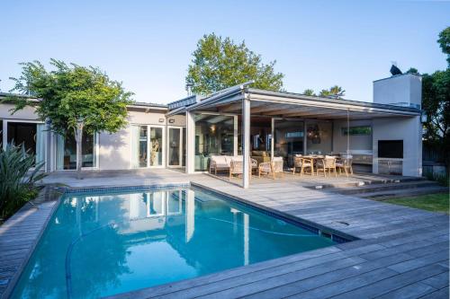 Luxurious villa with the best facilities at the foot of the Constantia Valley — 4-Star Luxury Hotel in Cape Town, South Africa
