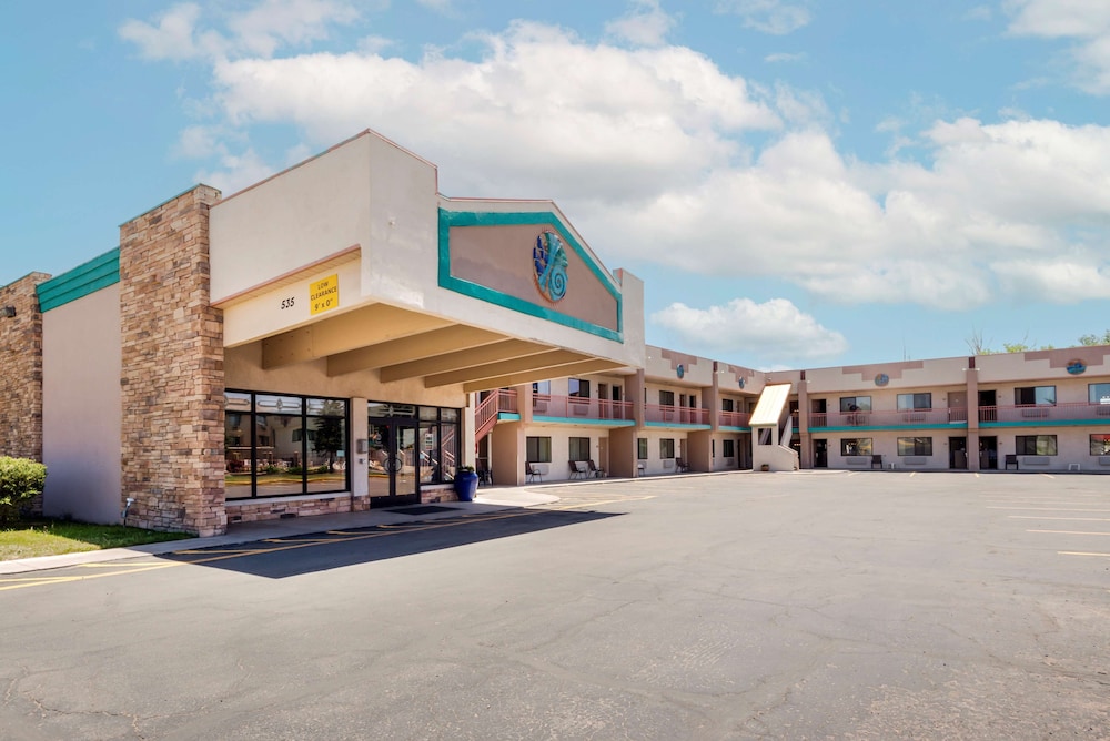 Turquoise Inn & Suites - featured photo