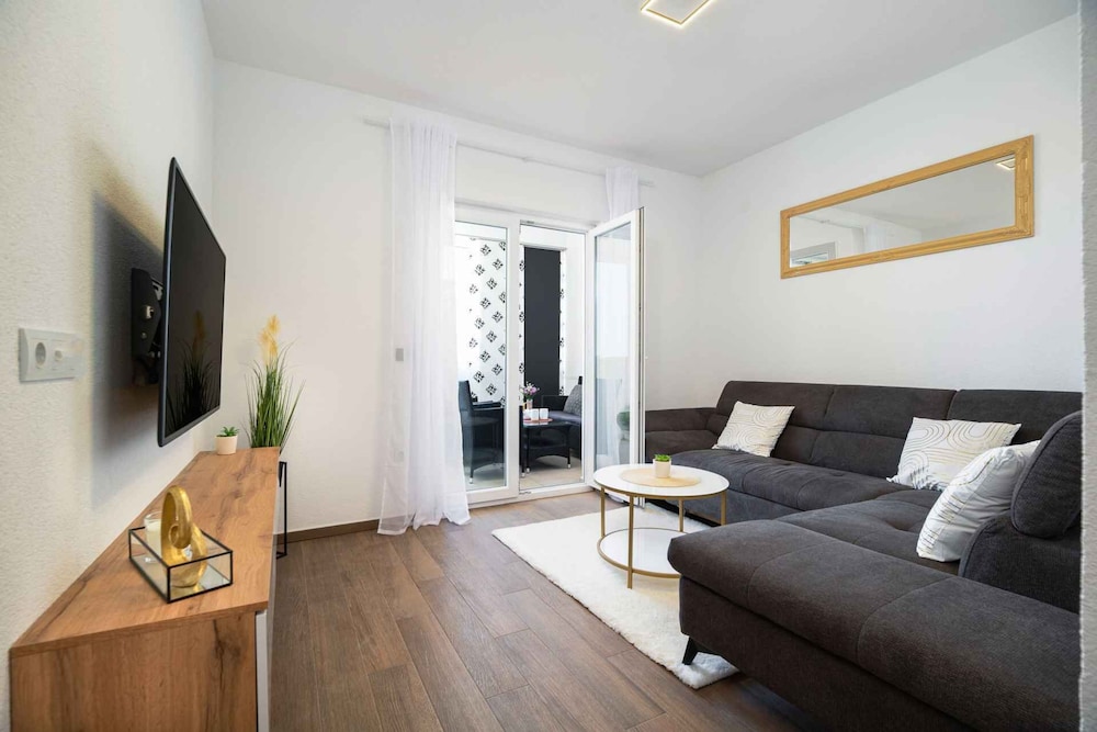 Apartment Kiara Rogoznica's Hidden Gem — 4-Star Luxury Hotel in Rogoznica, Croatia