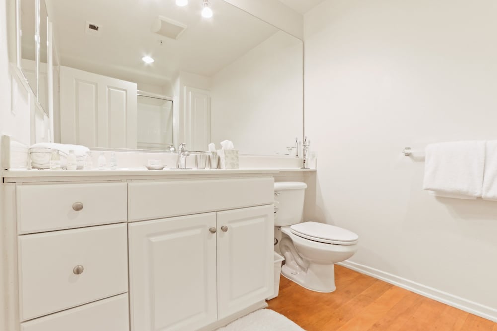 Global Luxury Suites at The Village - photo 39