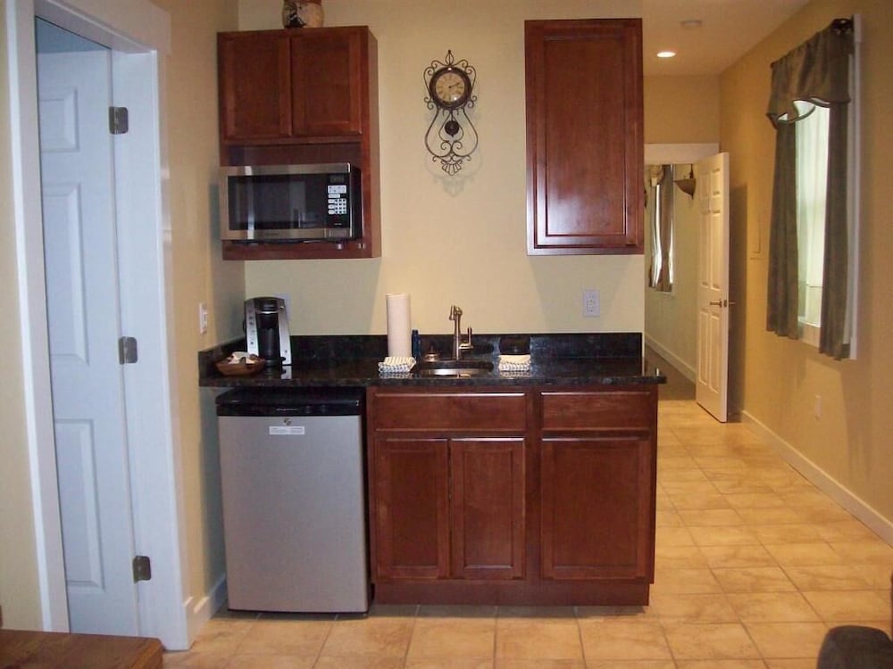 The Colonels Suites Unit 1 - photo 9