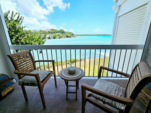 Vue mer exceptionnelle Calme & tout confort plage à pied — 4-Star Luxury Hotel in Le Gosier, Guadeloupe