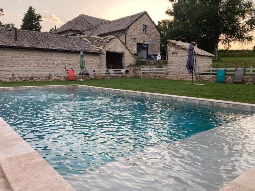 Domaine de Verteilhac 6 personnes piscine chauffée - carbon neutral hotel in Unknown City