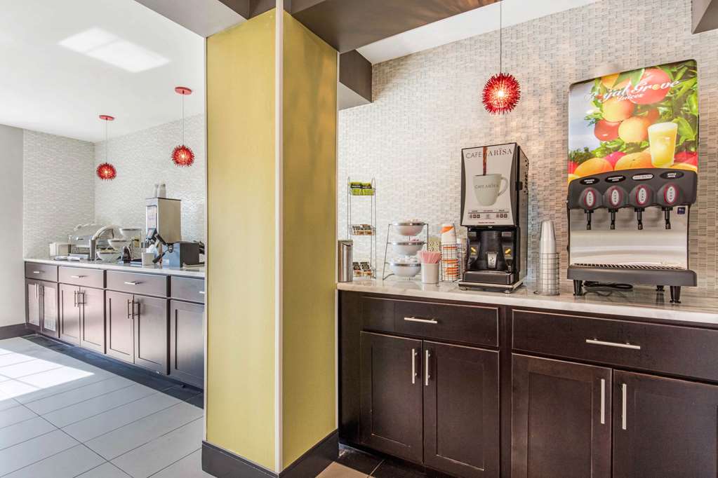 Comfort Inn Memphis Airport West - photo 36