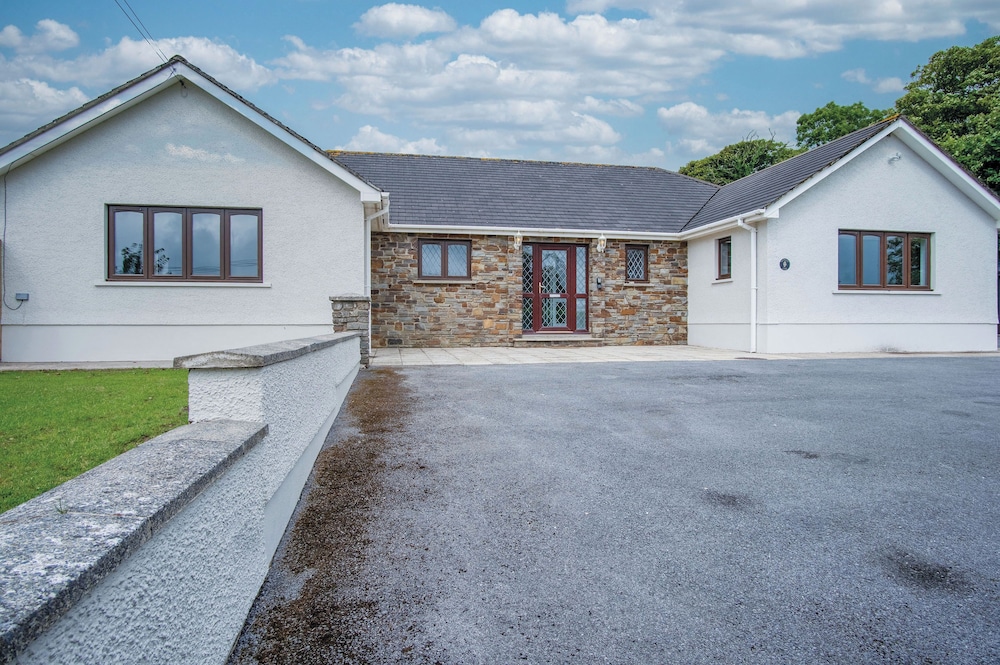 Springfield Lodge 3 Bedroom Home Princes Gate — 5-Star Luxury Hotel in Narberth, United Kingdom