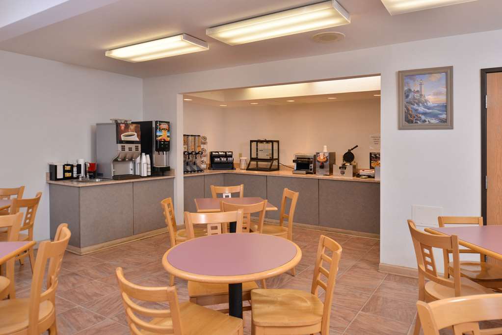 Americas Best Value Inn Birch Run - photo 35