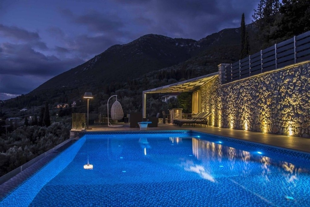 Luxurious Villa Kastro — 5-Star Luxury Hotel in Lefkada, Greece