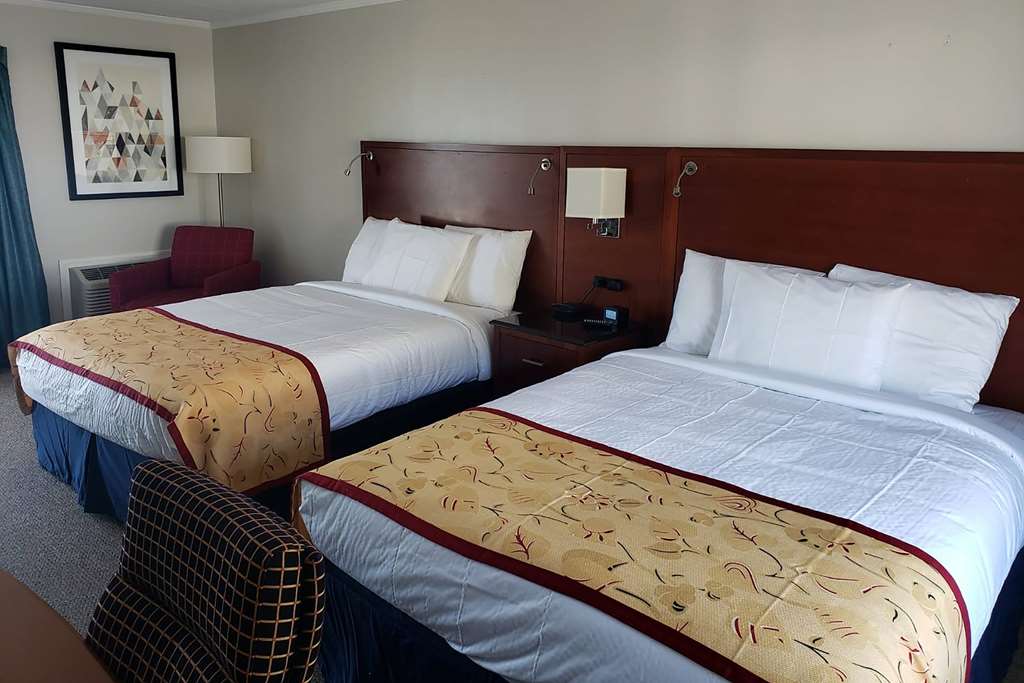 Days Inn & Suites by Wyndham St. Ignace Lakefront - photo 23