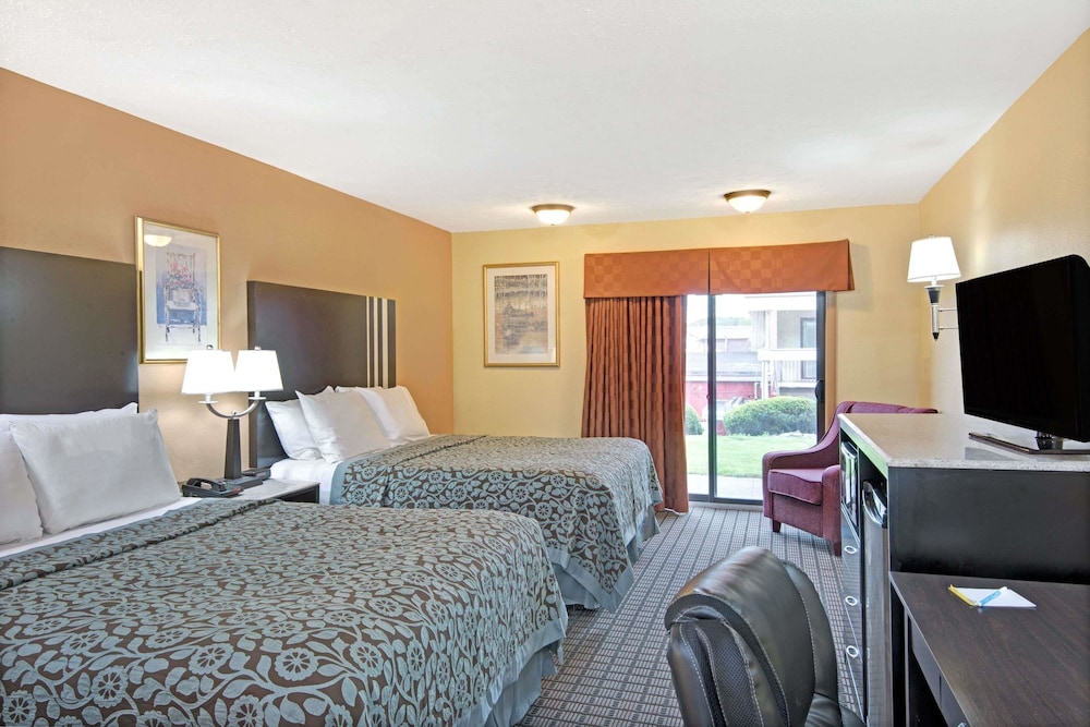 Days Inn by Wyndham Washington Pennsylvania - photo 4