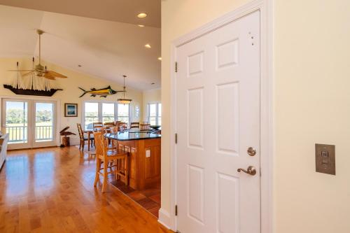 Coastal Living by Oak Island Accommodations - photo 3