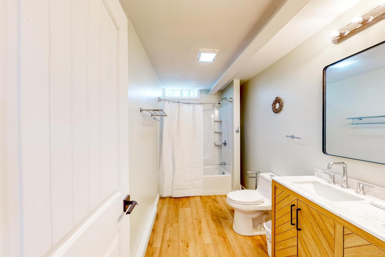 Shorebreeze Inn - photo 29