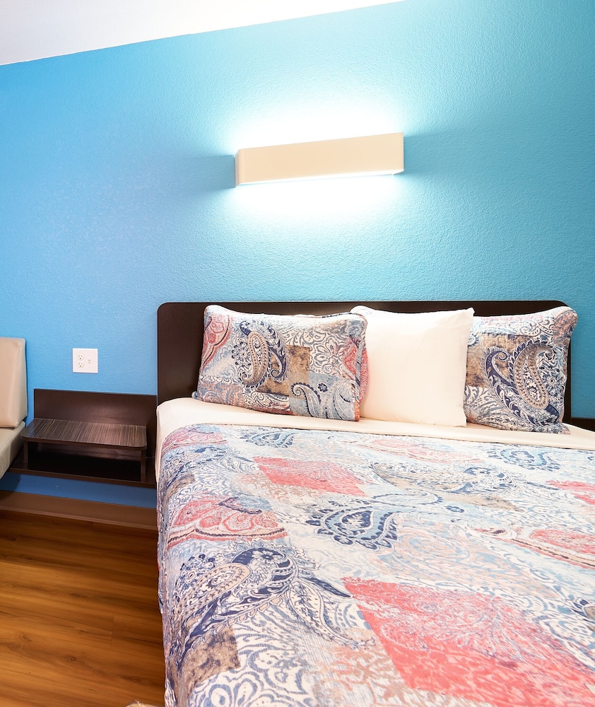 Emblaze Hotel - photo 7