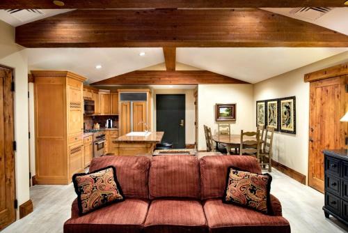Deluxe One Bedroom Suite 1 Apartment Hotel by RedAwning - featured photo