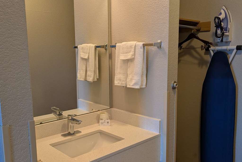 Days Inn & Suites by Wyndham Castle Rock - photo 30