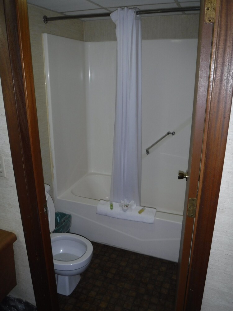 Colonial Mountain Inn - photo 22