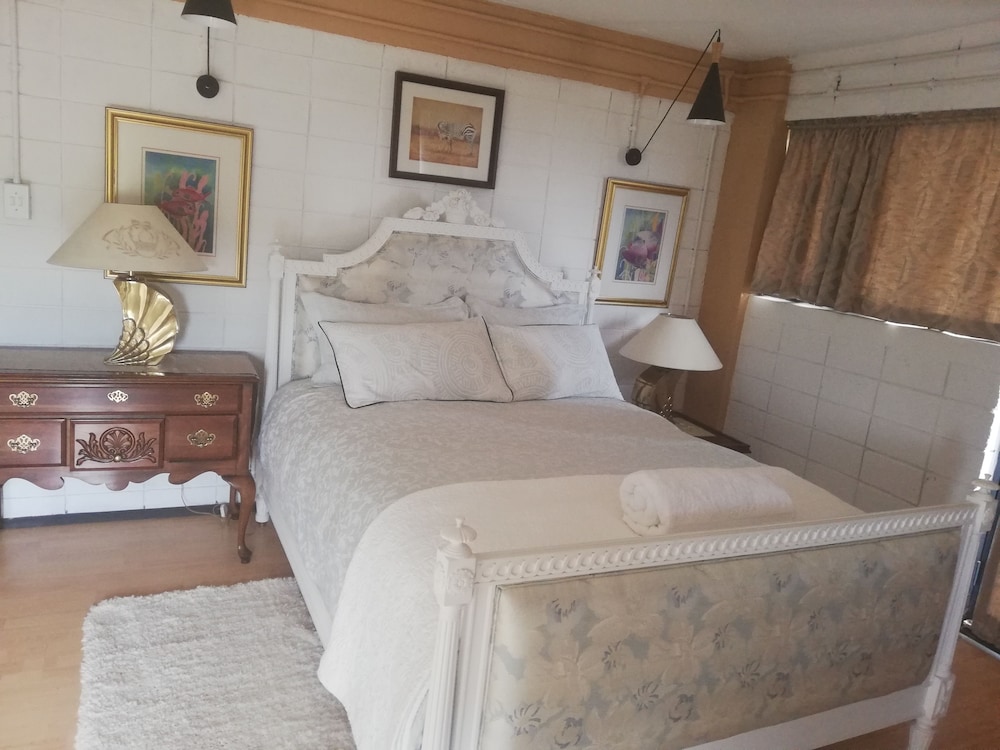 The Advocate Suites — Maseru