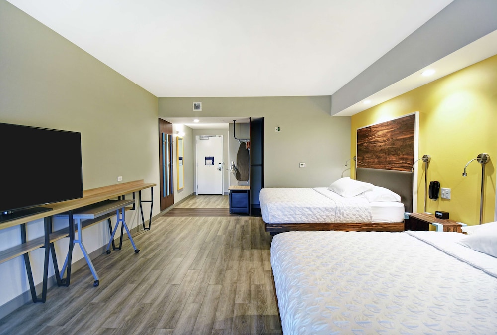 Tru by Hilton Portland Airport Area - photo 9