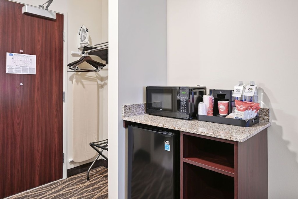 Cobblestone Hotel & Suites Mosinee - photo 49