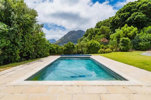 Luxury Family Villa Near Beach with Grill and Workspace