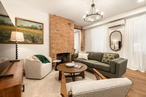 Walk to ALL Washington Park Gorgeous 2BR Condo — 4-Star Luxury Hotel in Cincinnati, United States