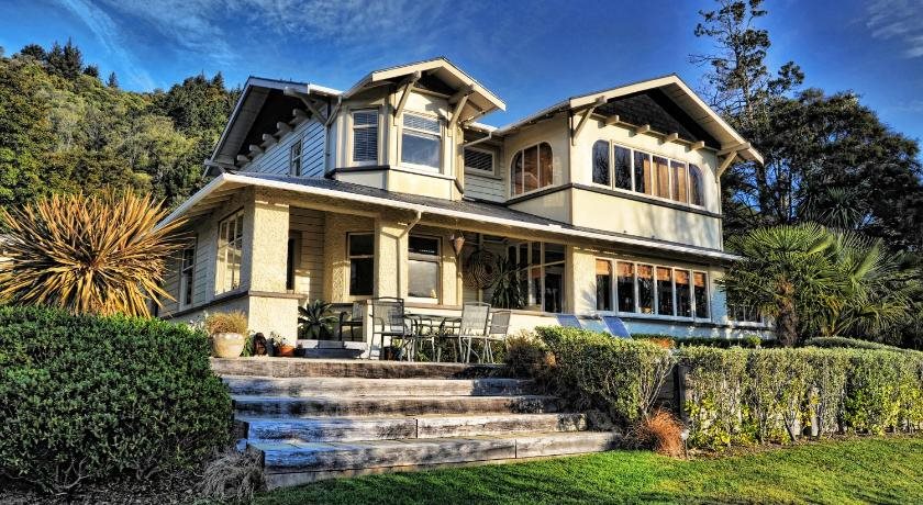 McCormick House — 5-Star Luxury Hotel in Picton, New Zealand