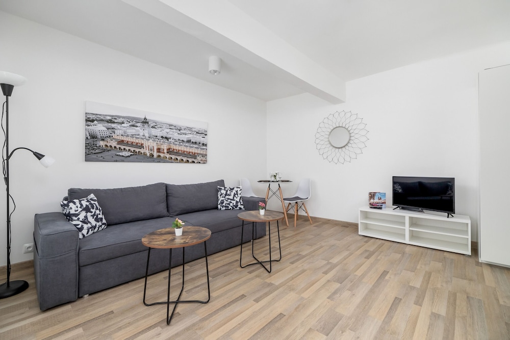 Malila Premium Apartments Cracow Rynek Dębnicki 8 — 4-Star Luxury Hotel in Krakow, Poland