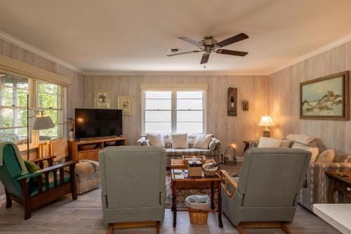 Beaching & Griping by Oak Island Accommodations - photo 34