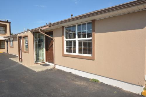 Newcastle Motel - photo 14
