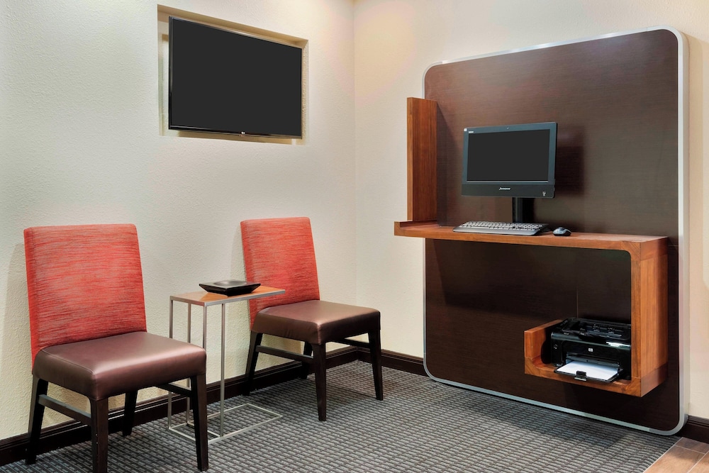 TownePlace Suites by Marriott Savannah Midtown - photo 21