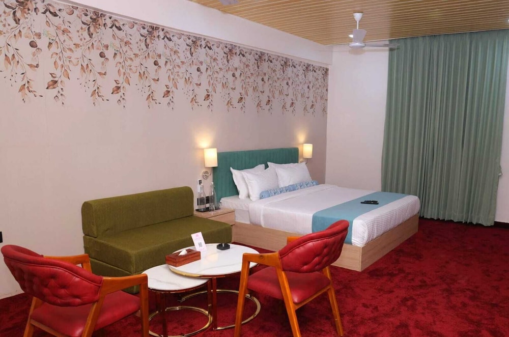 Hotel Lotus - carbon neutral hotel in Botad