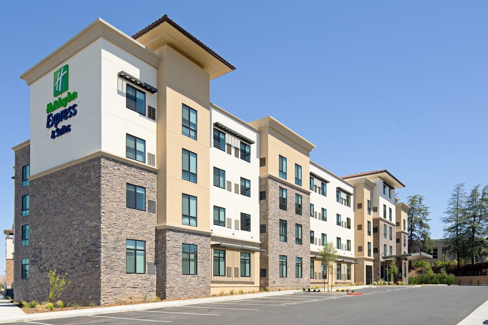 Holiday Inn Express & Suites Valencia Santa Clarita by IHG - photo 2