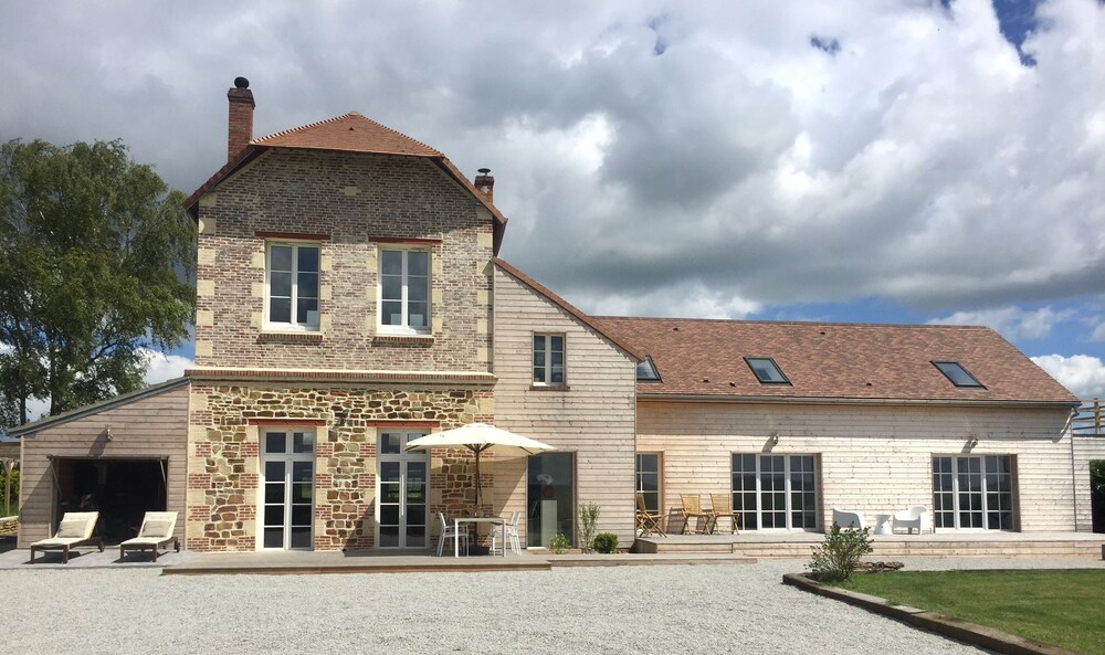 Galerie Tumulus de la Hogue pet-friendly hotel Fontenay-Le-Marmion