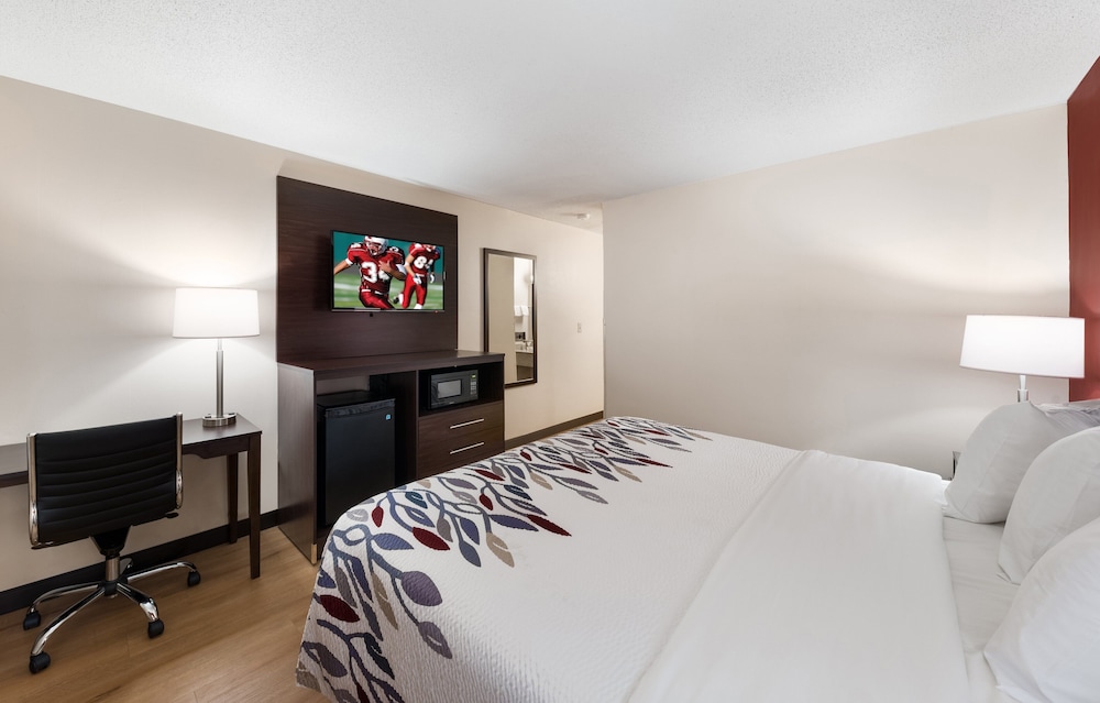 Red Roof Inn Fort Wayne - photo 13