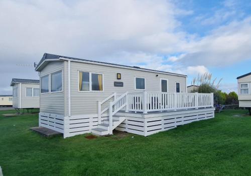 Ana’s Coworth West Sands Seal Bay Resort in Selsey, United Kingdom