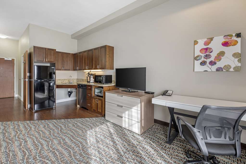 Best Western Plus Peppertree Inn At Omak - photo 10