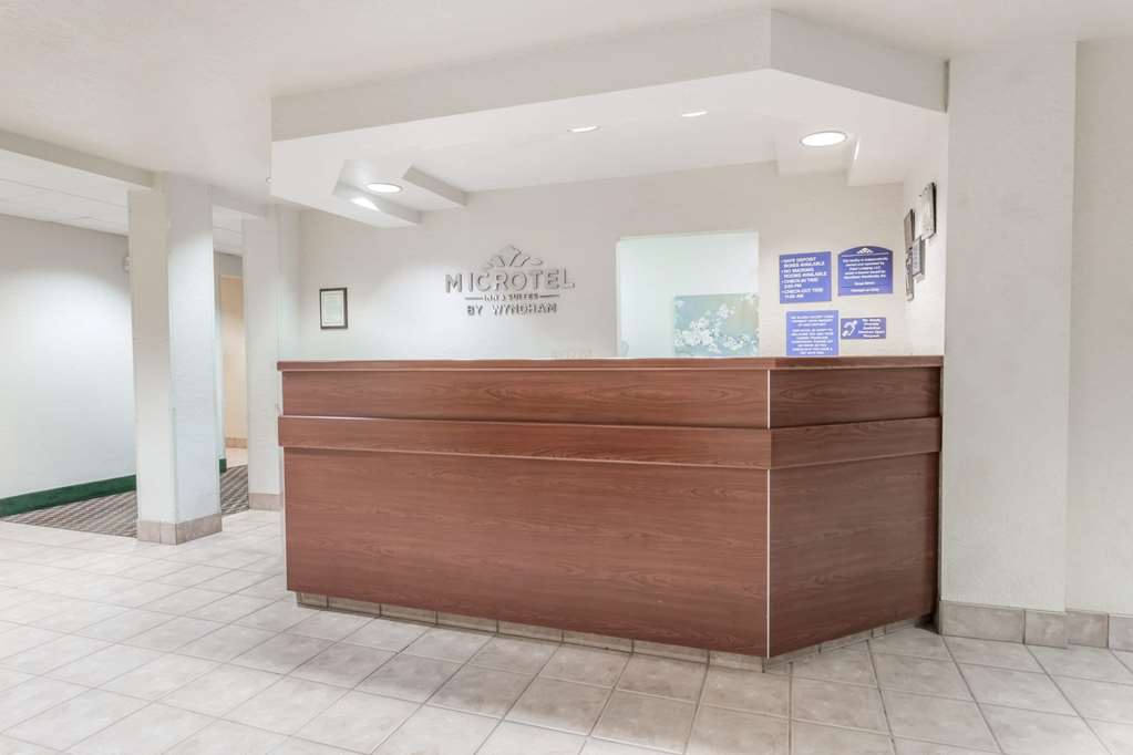 Microtel Inn & Suites by Wyndham Marianna - photo 2