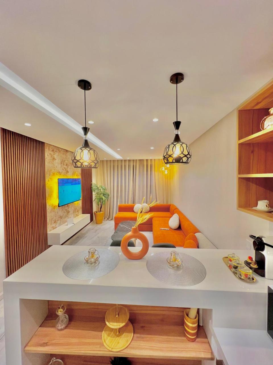 As147 Chic Coeur de Casablanca Tramway Parking Wifi - carbon neutral hotel in Casablanca