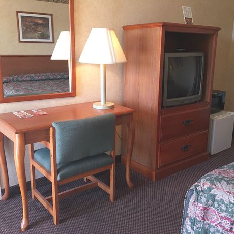 Deerfield Inn and Suites - photo 4