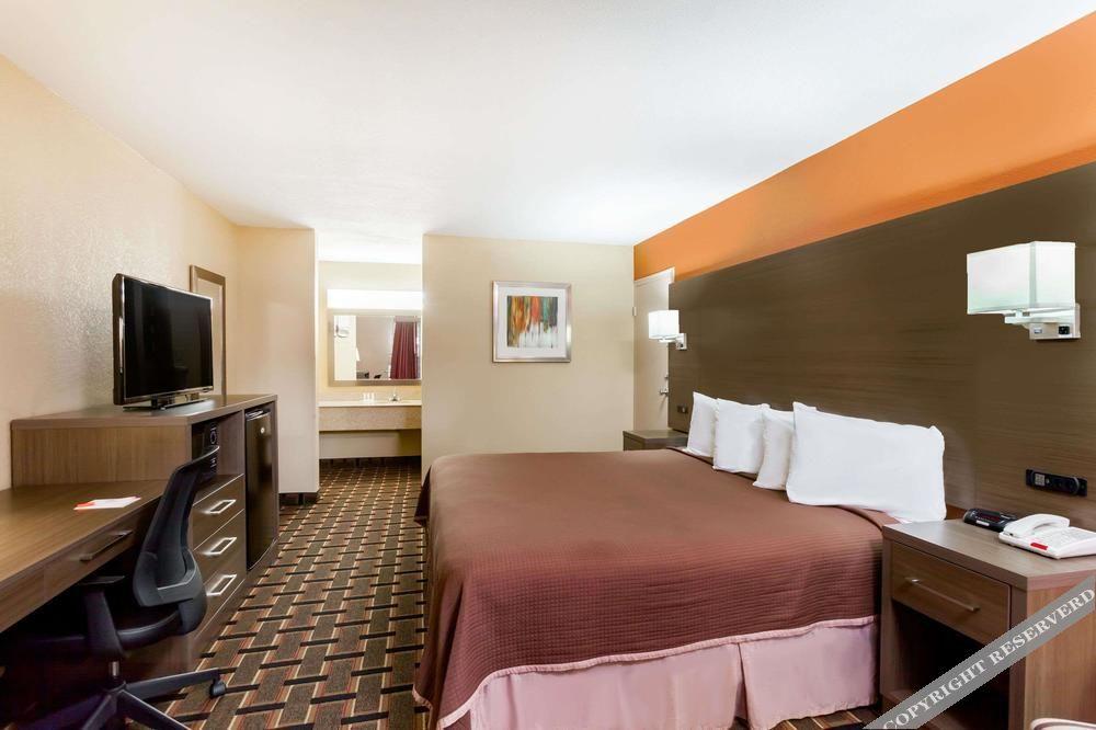 Howard Johnson by Wyndham Conway - photo 8