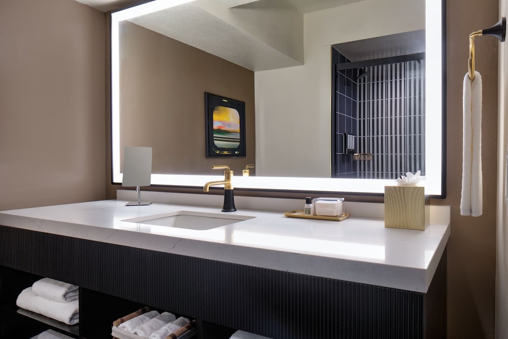 LaSalle Boutique Hotel - photo 23