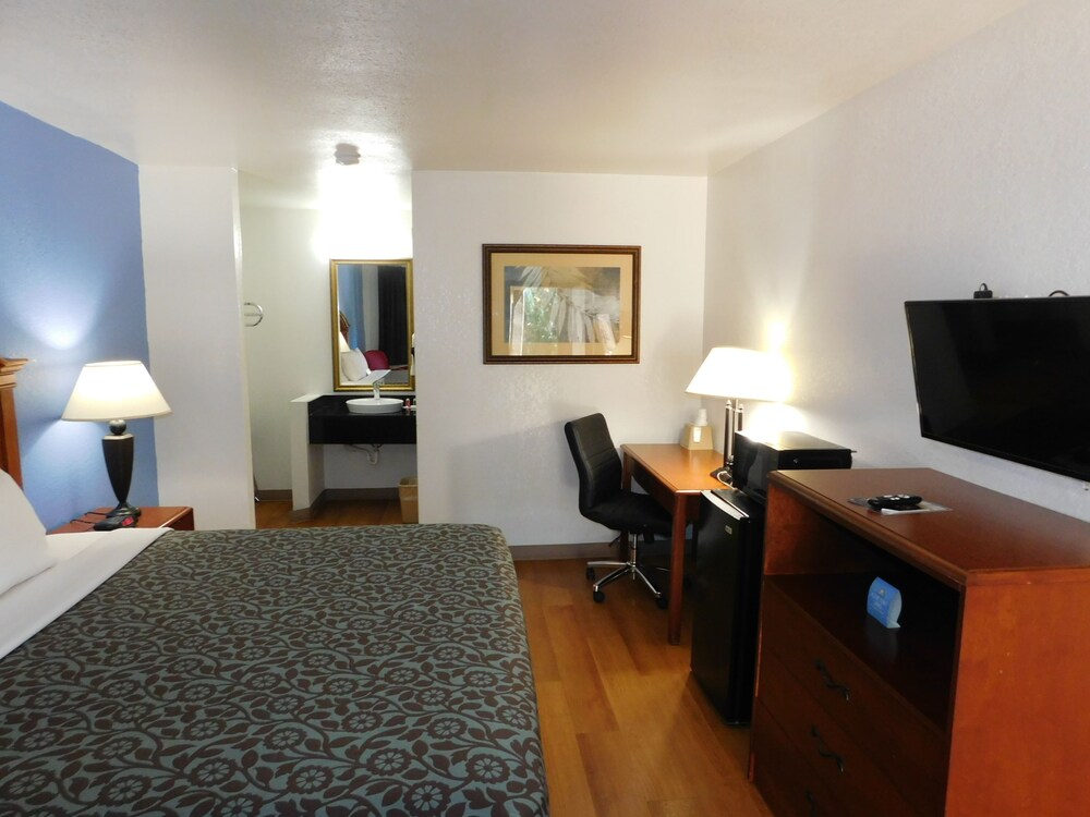 Days Inn By Wyndham Oklahoma City Nw Expressway - photo 15