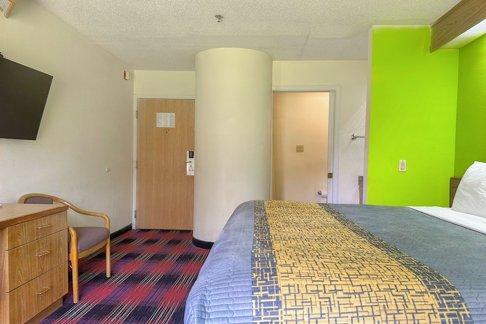 Classic Inn By OYO I 240 Near Memphis Airport - photo 44