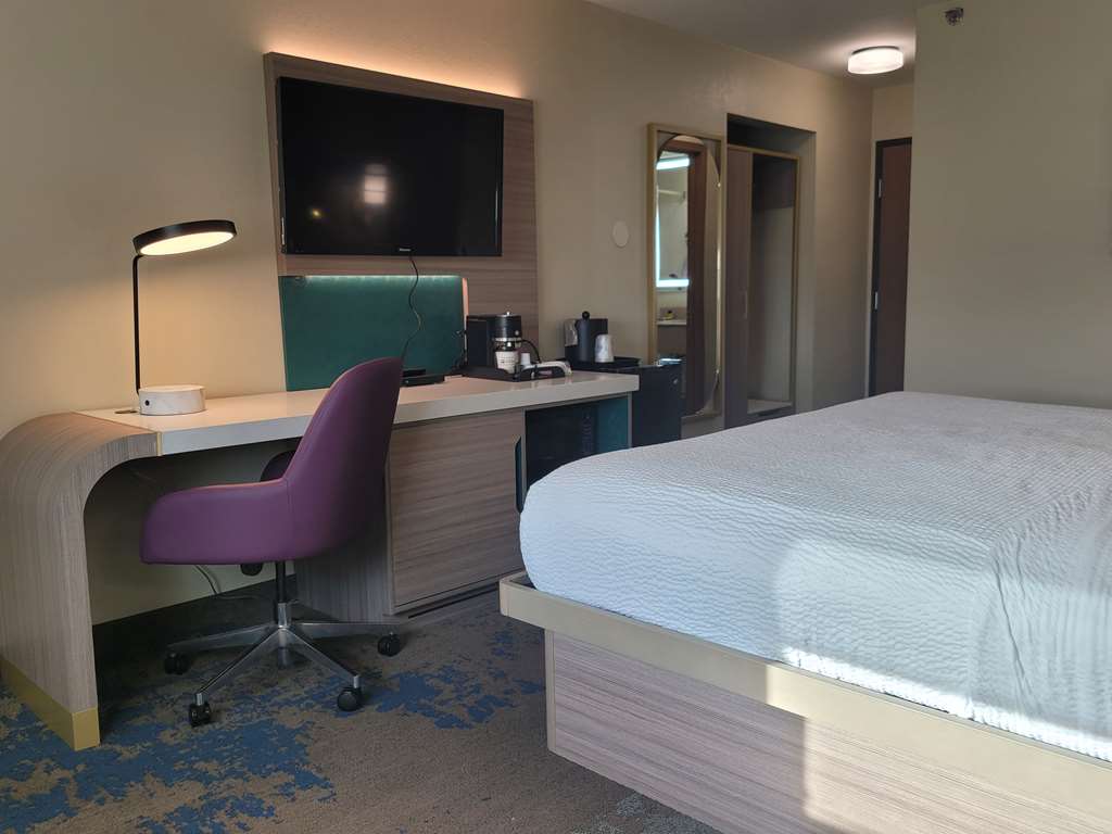 Best Western Plus Altoona Inn - photo 16
