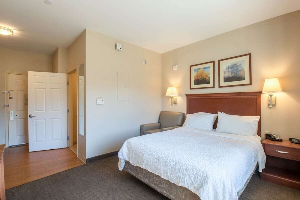 Candlewood Suites Parachute - photo 3