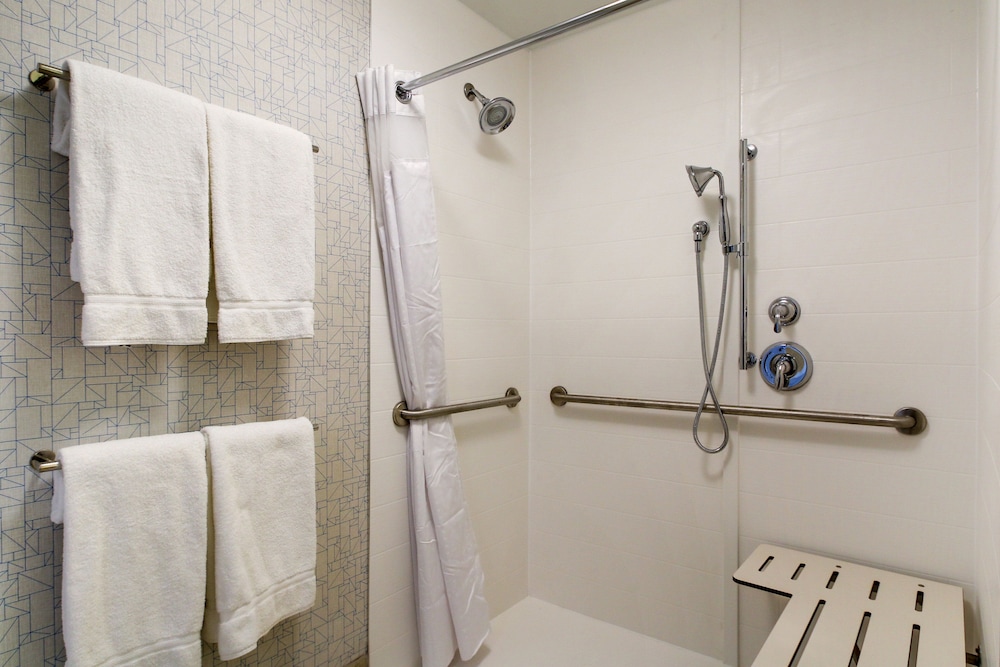 Holiday Inn Express & Suites Galesburg by IHG - photo 27