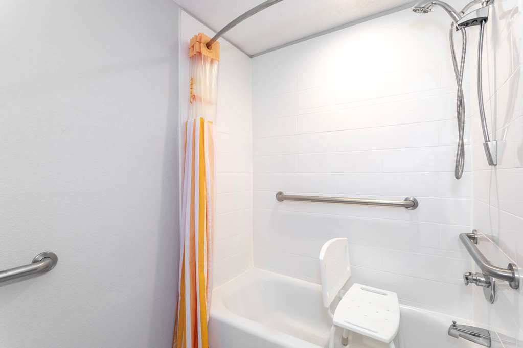 La Quinta Inn & Suites by Wyndham St. Augustine - photo 10